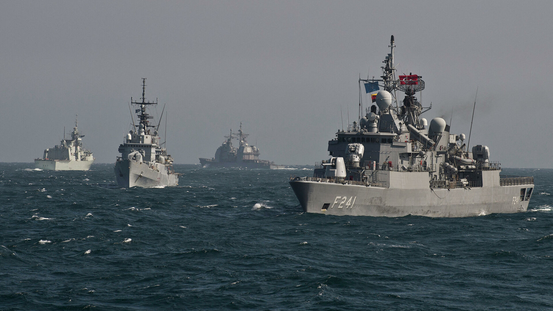 Ρωσία: «Περικυκλώνει» την Ουκρανία με ναυτικές ασκήσεις στη Μαύρη Θάλασσα