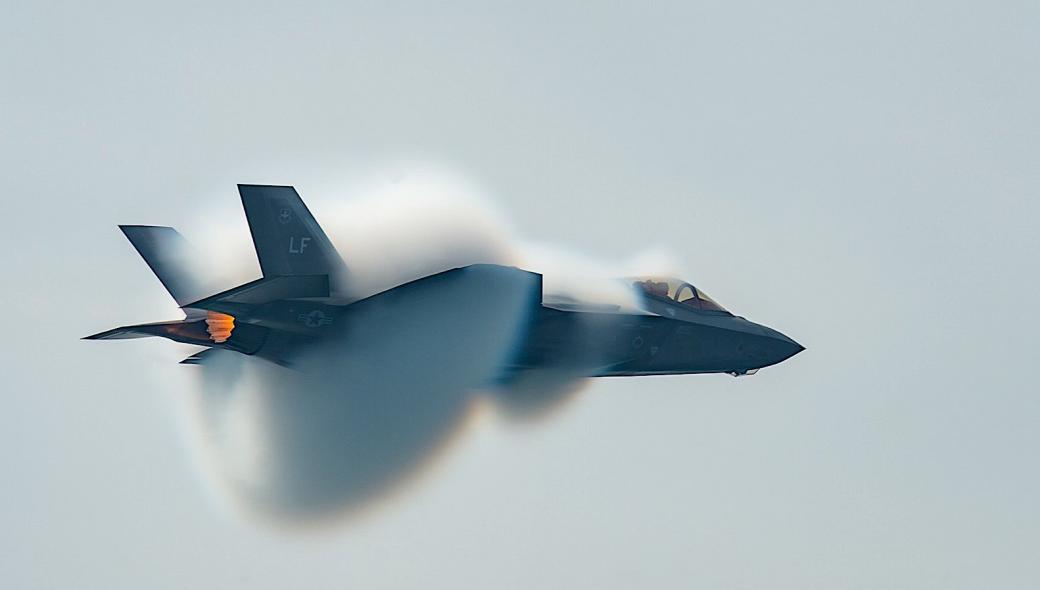 “Τρελοί Ελιγμοί” F-35 LIGHTNING II στον ουρανό της Σιγκαπούρης